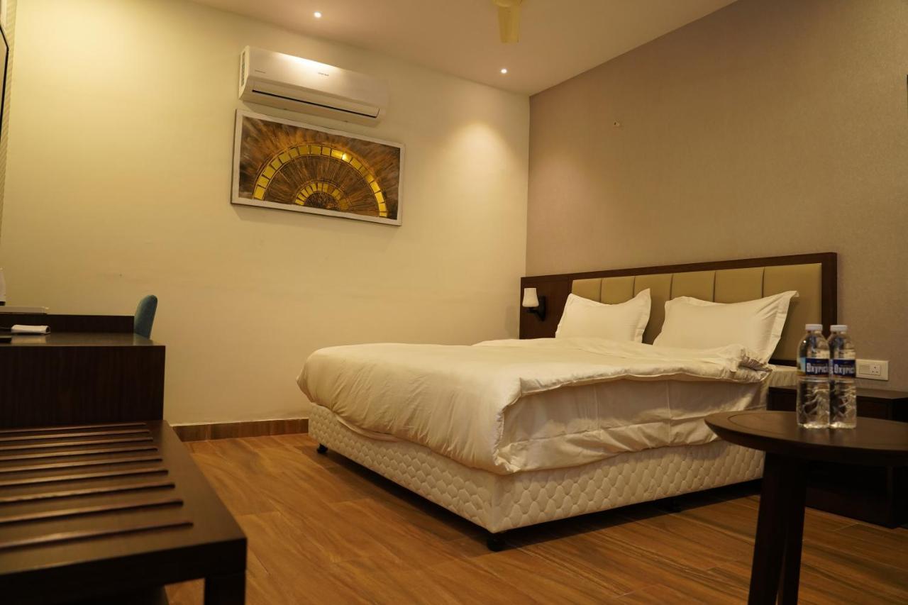 Hotel D Dev Vijayawāda Εξωτερικό φωτογραφία