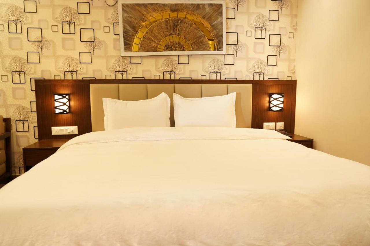 Hotel D Dev Vijayawāda Εξωτερικό φωτογραφία